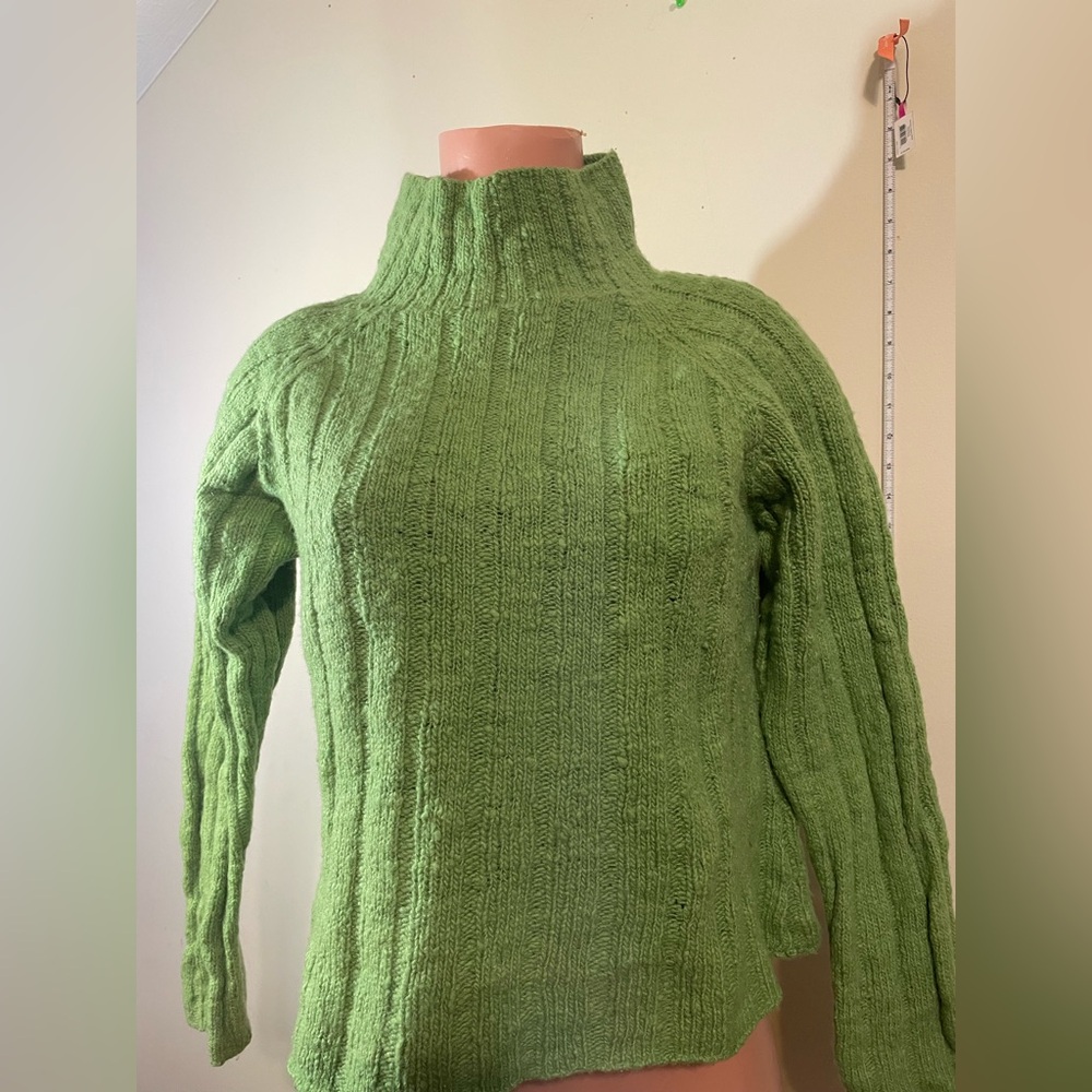 Global Girlfriend Sweater women’s wool Green Turtleneck Sweater Medium